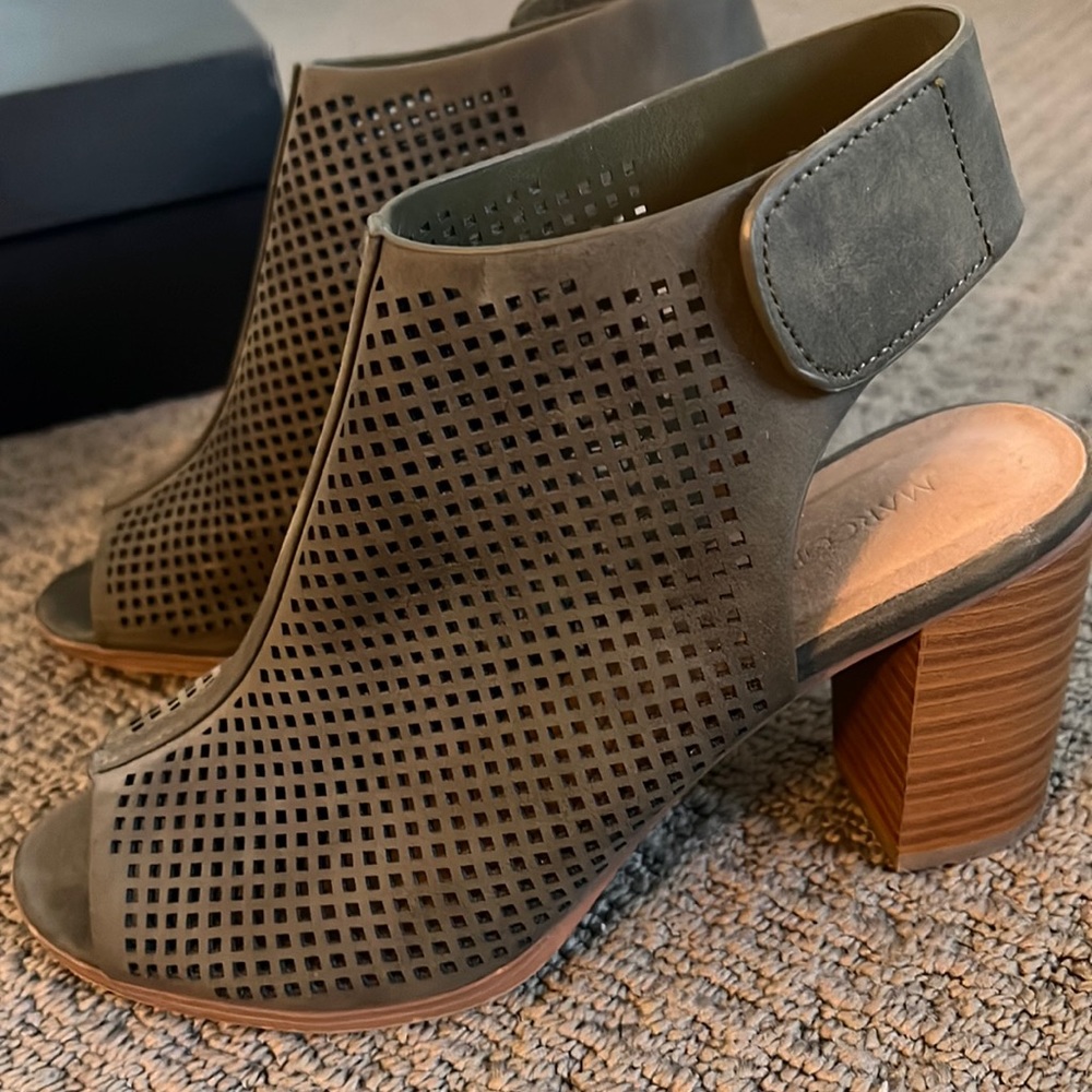 Peep toe sandals/bootie